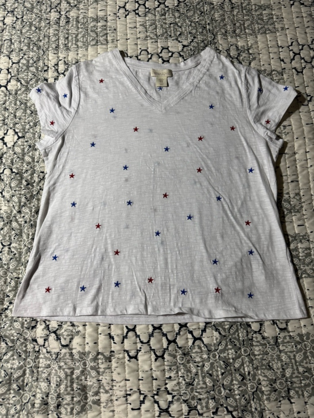 Cynthia Rowley White Ladies XL Embroidered Red & Blue Stars Vee Neck Tee Shirt